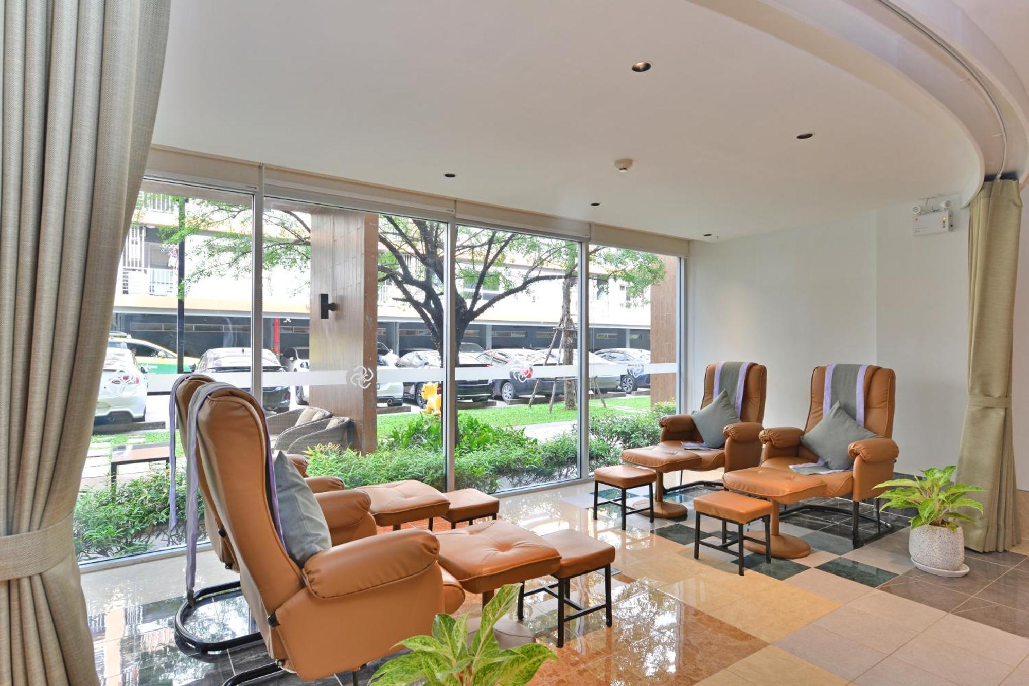 The Grass Serviced Suites Pattaya Exterior foto