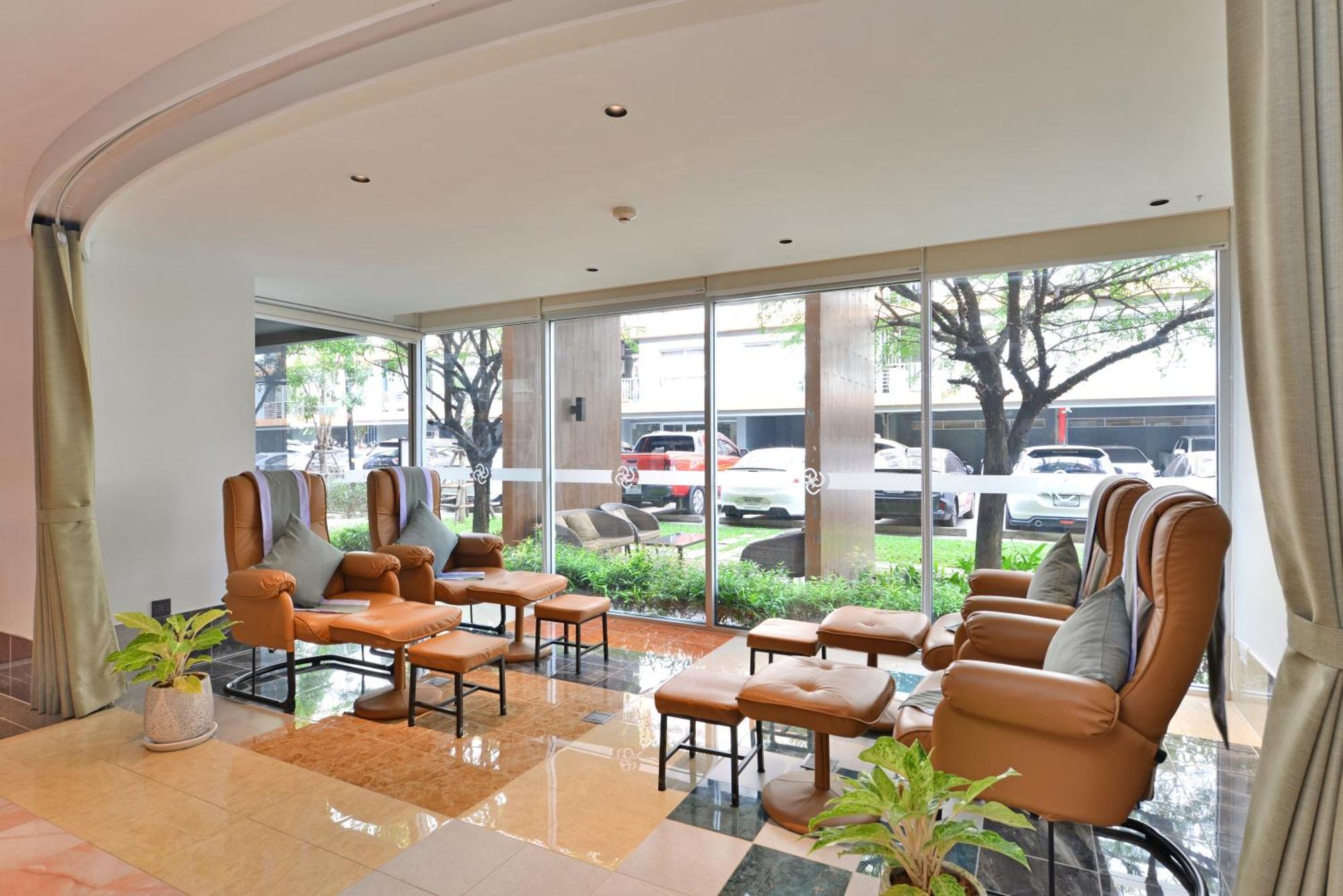 The Grass Serviced Suites Pattaya Exterior foto